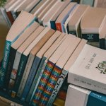 Od bestsellerów do perełek: przewodnik po wyborze książek, które naprawdę wzbogacają