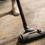 Czysty dywan bez profesjonalnego sprzętu: 7 domowych trików, które naprawdę działają