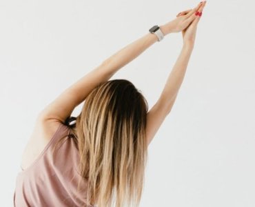 7 minut do lekkiego ciała: poranny stretching ruch po ruchu