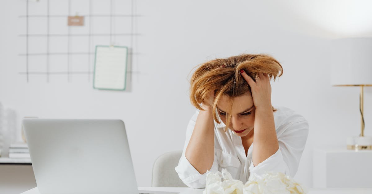 Tarcza na biurowe toksyny: jak odzyskać spokój i wpływ w relacjach zawodowych