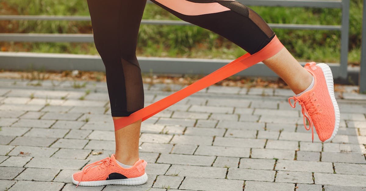 Smukłe uda i jędrne pośladki: 15-minutowy domowy trening, który pokochasz