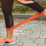 Smukłe uda i jędrne pośladki: 15-minutowy domowy trening, który pokochasz