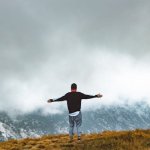 Zamiast strachu — ciekawość: jak wejść w nowy etap życia z lekkością