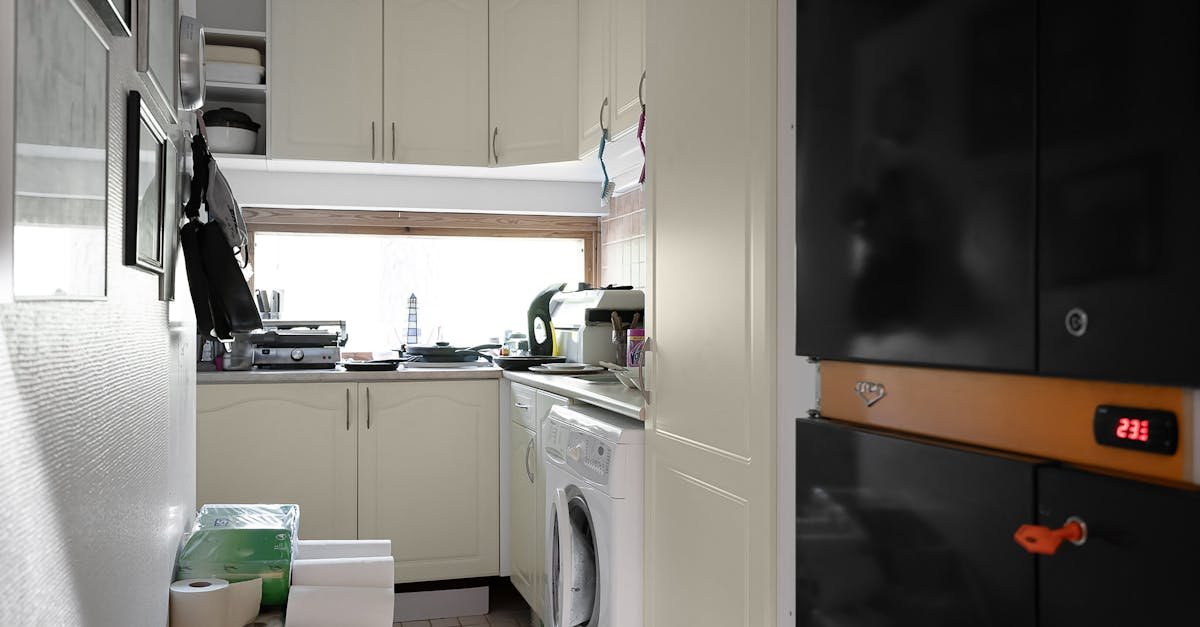 Mała kuchnia, wielkie chłodzenie: przewodnik po wyborze lodówki, która zmieści się wszędzie