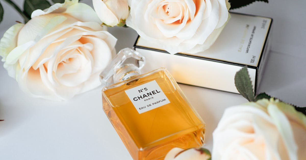 Zapach w kolorze słońca: perfumy, które wydobędą blask ciepłej karnacji