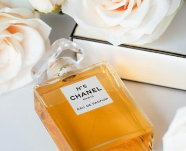 Zapach w kolorze słońca: perfumy, które wydobędą blask ciepłej karnacji