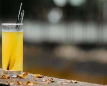 Zdrowy łyk na co dzień: 12 orzeźwiających alternatyw dla słodzonych napojów
